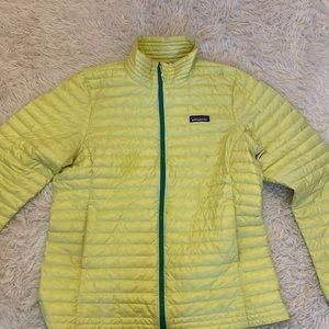 Green Patagonia light weight puffer jacket